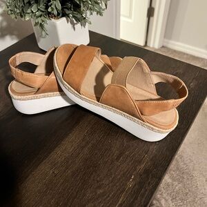Eileen Fisher Tan Women's Sandals with White Soles - size 7 - like new